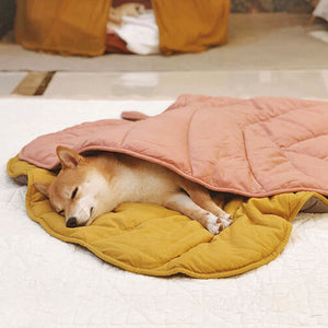Leaf-Shaped Dog Blanket