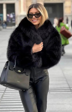 Luxurious faux fur jacket – Stylish, cozy and timeless