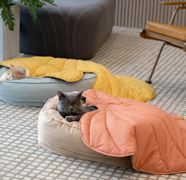 Leaf-Shaped Dog Blanket