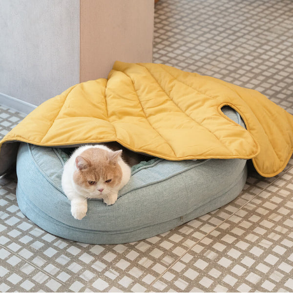 Leaf-Shaped Dog Blanket