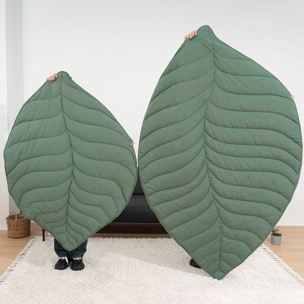 Leaf-Shaped Dog Blanket