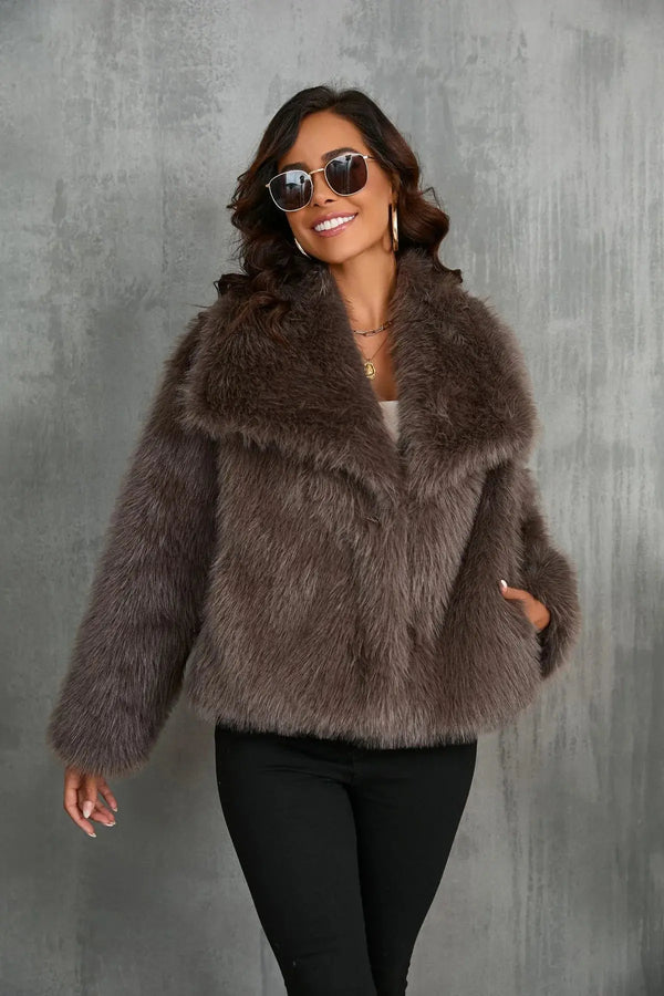 Luxurious faux fur jacket – Stylish, cozy and timeless