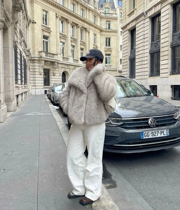 Luxurious faux fur jacket – Stylish, cozy and timeless