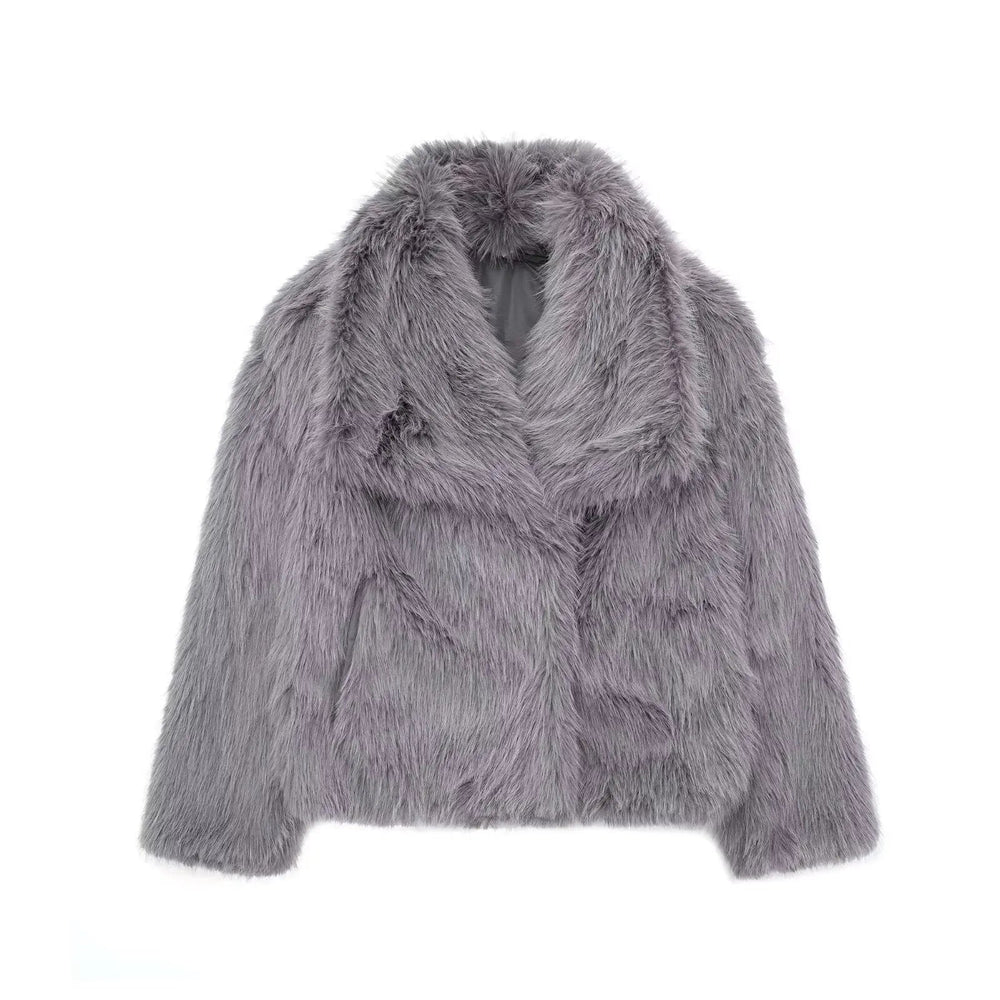 Luxurious faux fur jacket – Stylish, cozy and timeless
