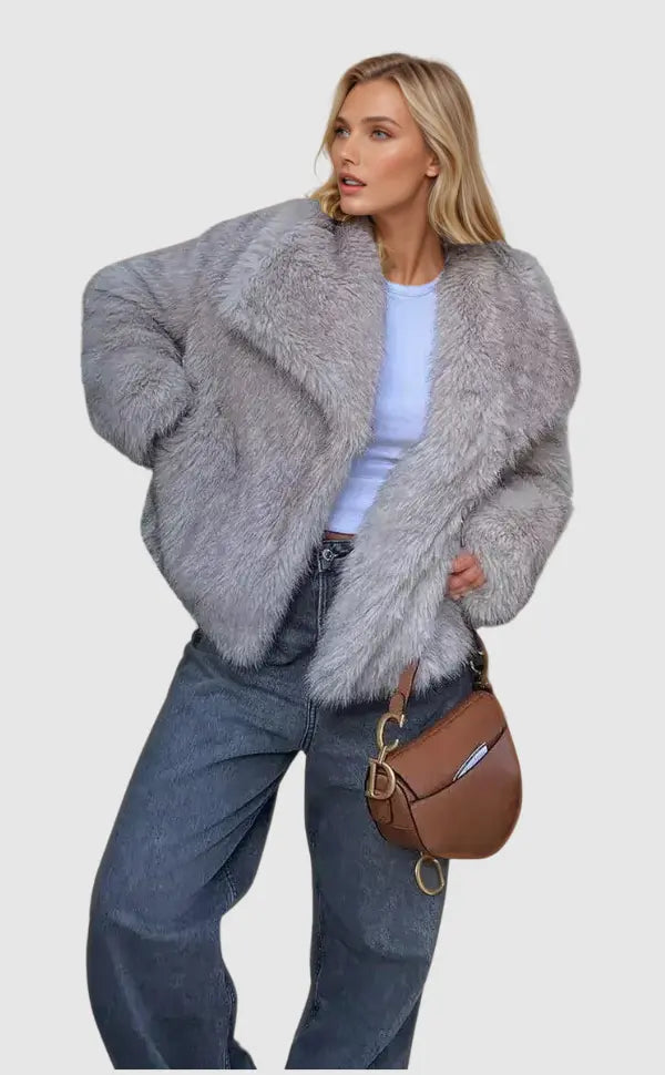 Luxurious faux fur jacket – Stylish, cozy and timeless