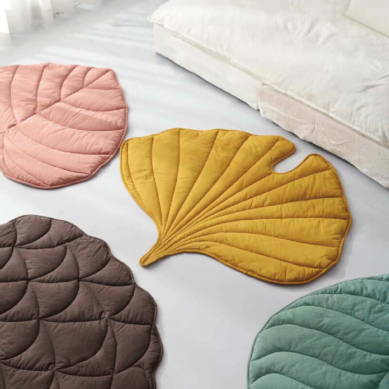 Leaf-Shaped Dog Blanket