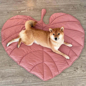 Leaf-Shaped Dog Blanket